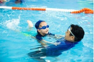Hướng dẫn bơi lội an toàn và hiệu quả cho bé